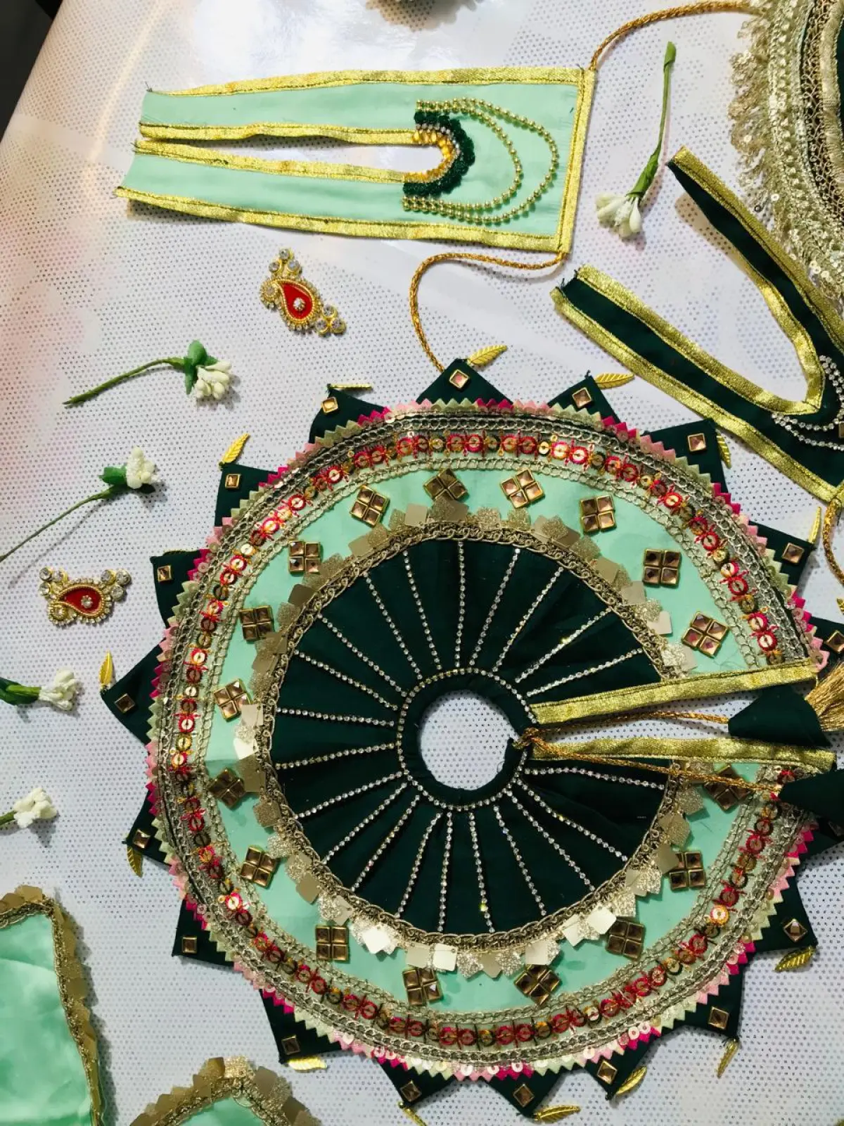 Our makeup shringaar adds the perfect finish